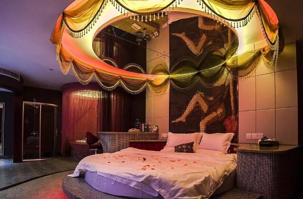 Chongqing Xinhao Theme Hotel Esterno foto
